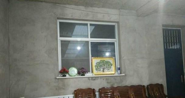 农村堂哥死要面子,新房外表装修堂皇,一家人却住着毛坯房