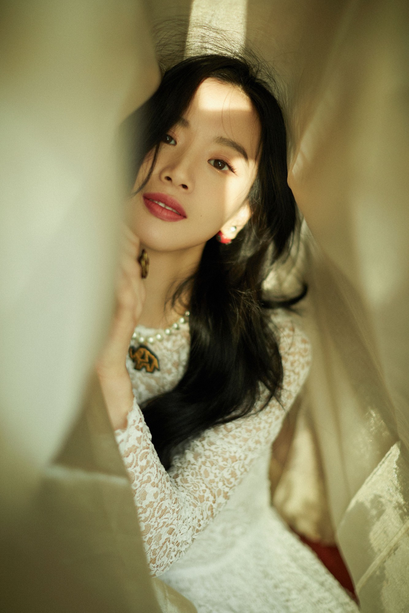 李梦出席迪奥男装活动温柔雅致气质超群