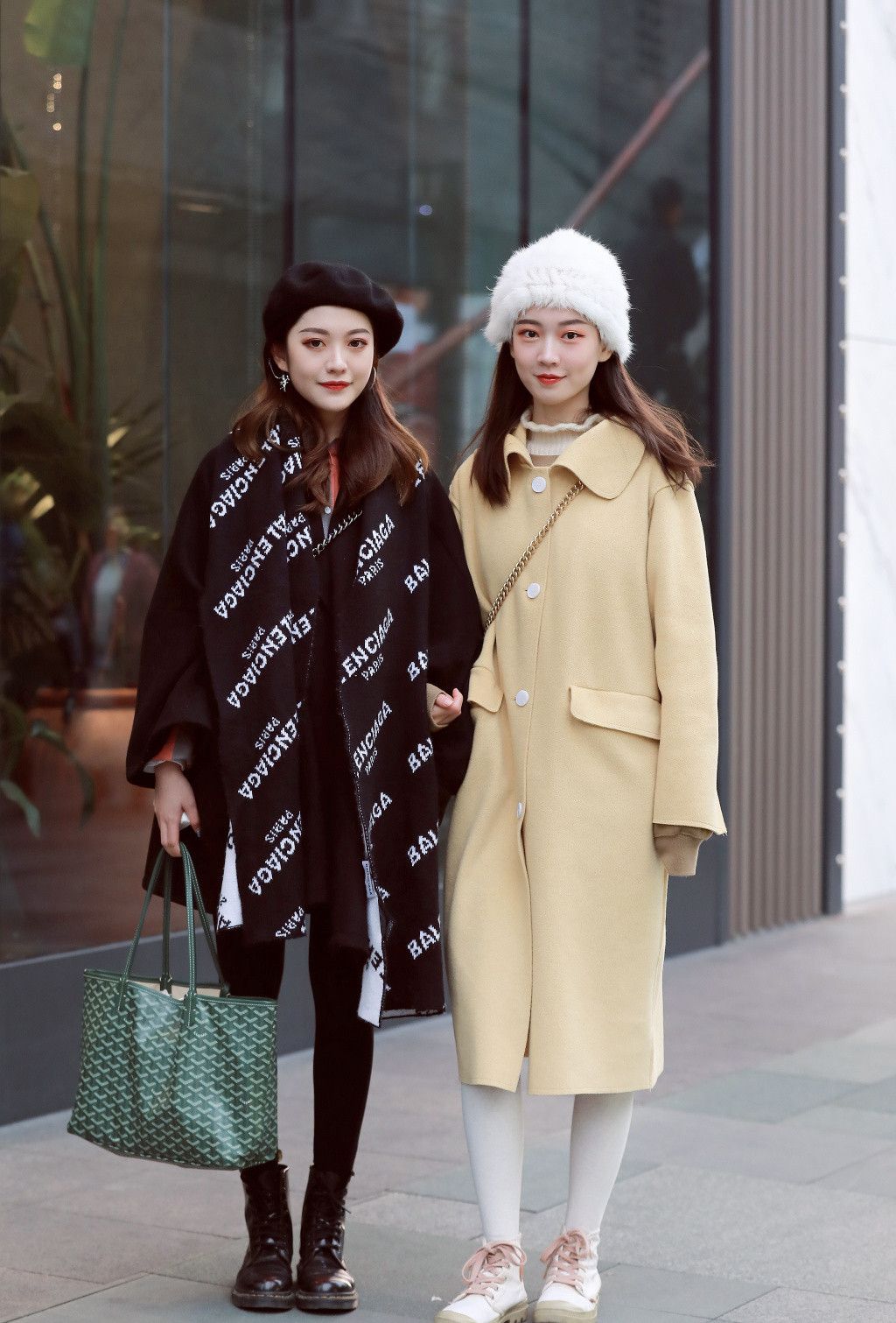 街拍:冬季大衣流行时尚趋势,看小姐姐们的另类特色穿搭