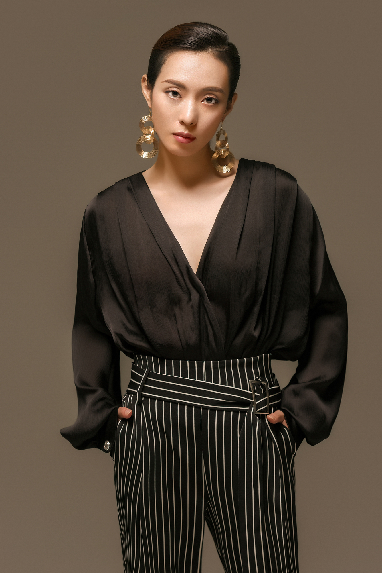 《齐丑无艳》女主角郝文婷时尚大片曝光 呈现别具一格的高级美