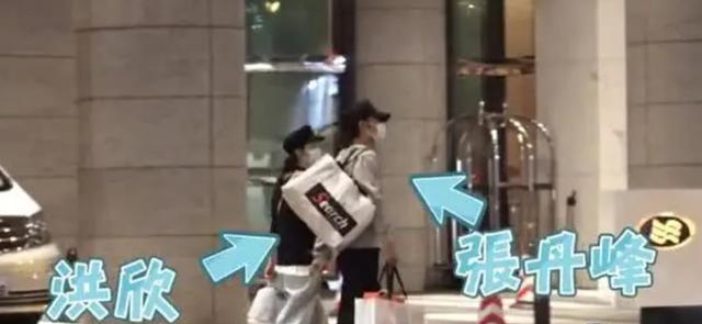 恩爱如初!洪欣张丹峰再次恩爱合体,重修旧好逛街购物超甜蜜!