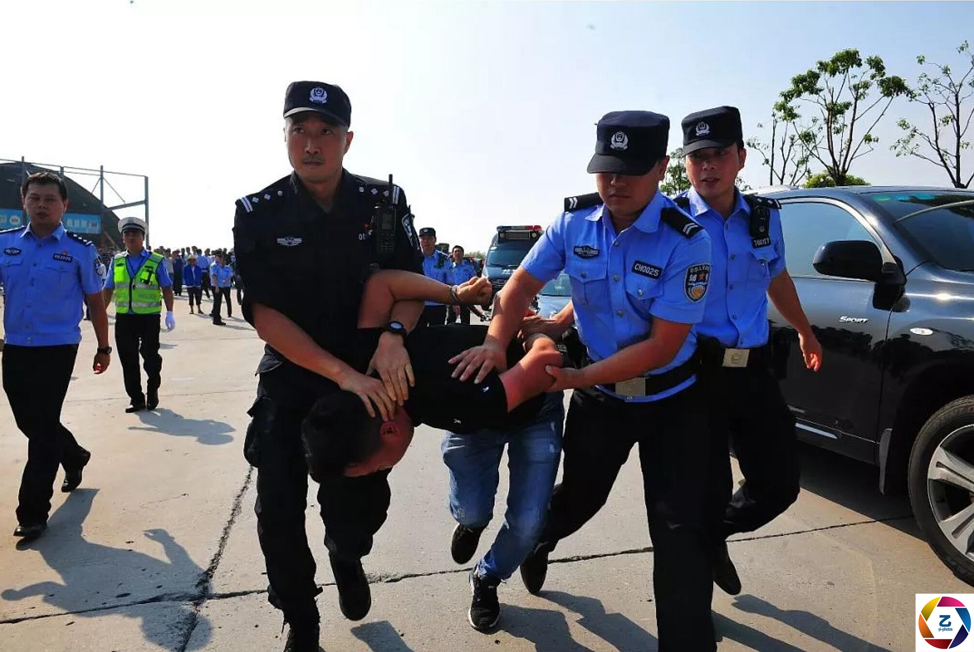 为争倒土场和赌场双方群殴警方晒十大涉黑涉恶案件网友痛快