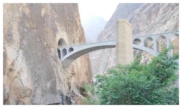 我國唯一不準拍照的大橋：戰(zhàn)士掉進水泥凝固成橋墩，一個排全犧牲
