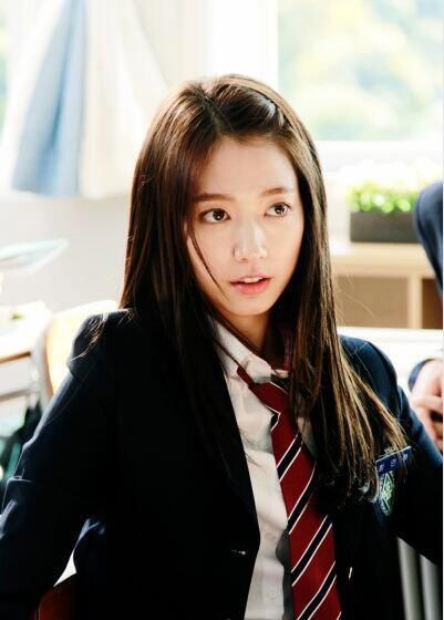 女神朴信惠穿可爱学生装,阳光青春有活力,满满少女感!