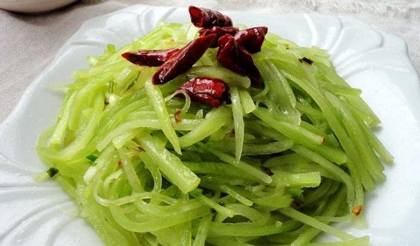 春天美食，一盘脆嫩而清香的凉拌笋丝，营养翻倍，全家人都爱吃|笋丝|凉拌|清香_新浪新闻