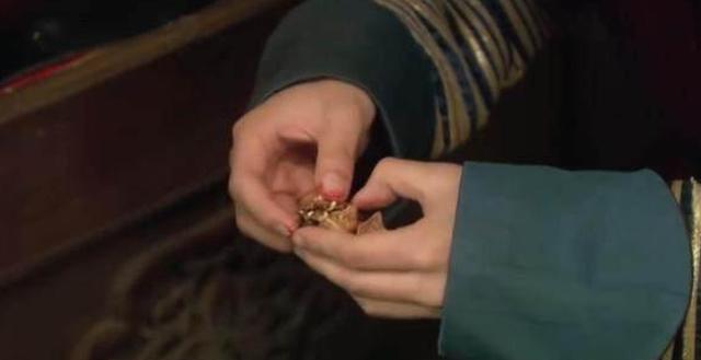 《甄嬛传》眉庄赏赐苏培盛一把"金瓜子"得到的回报让