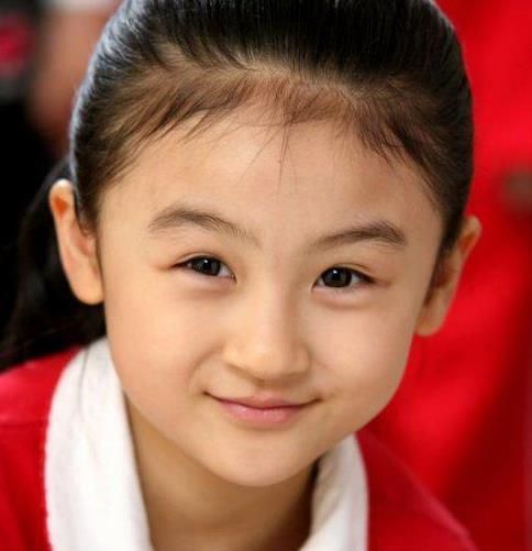 4岁出道6岁上春晚,因丑被骂出国,如今却美到让人惊艳