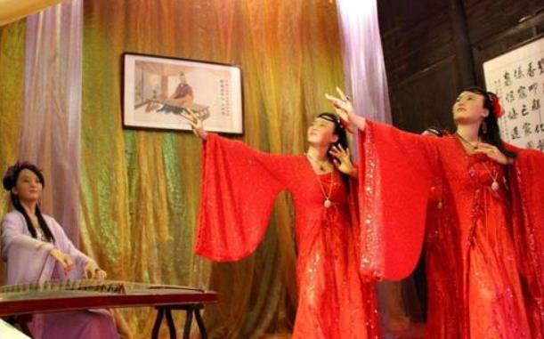 古代的青楼女子,为什么要在腰间系一根红线?有什么含义?