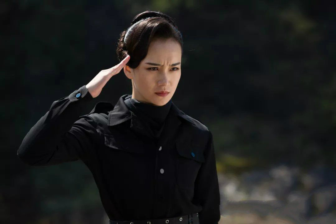 刀尖舞者》网络首播,被讽抗日神剧,女性暴力示好男性观众