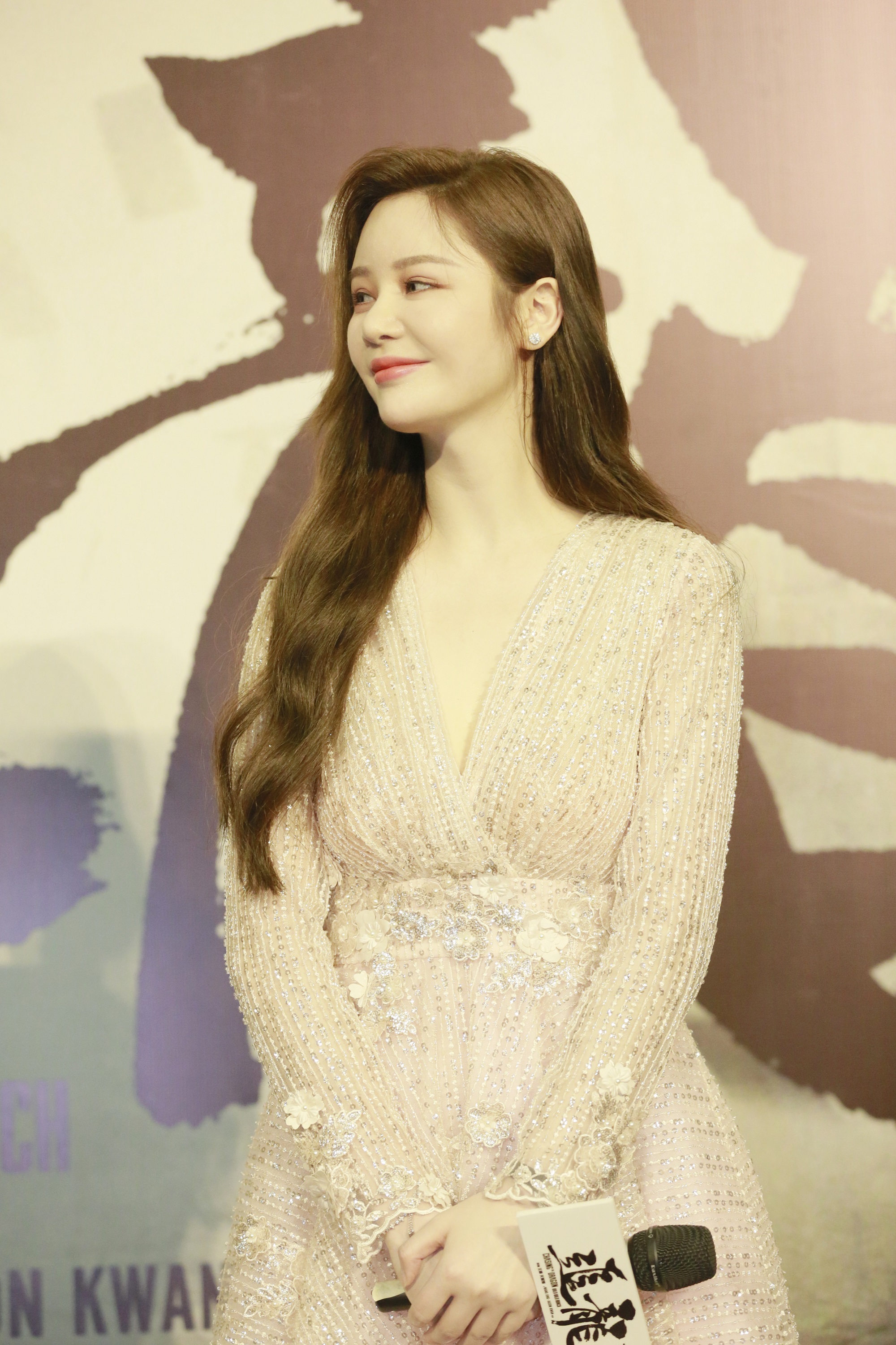 追龙2广州开启全国路演女主邱意浓解锁靓爆镜新技能