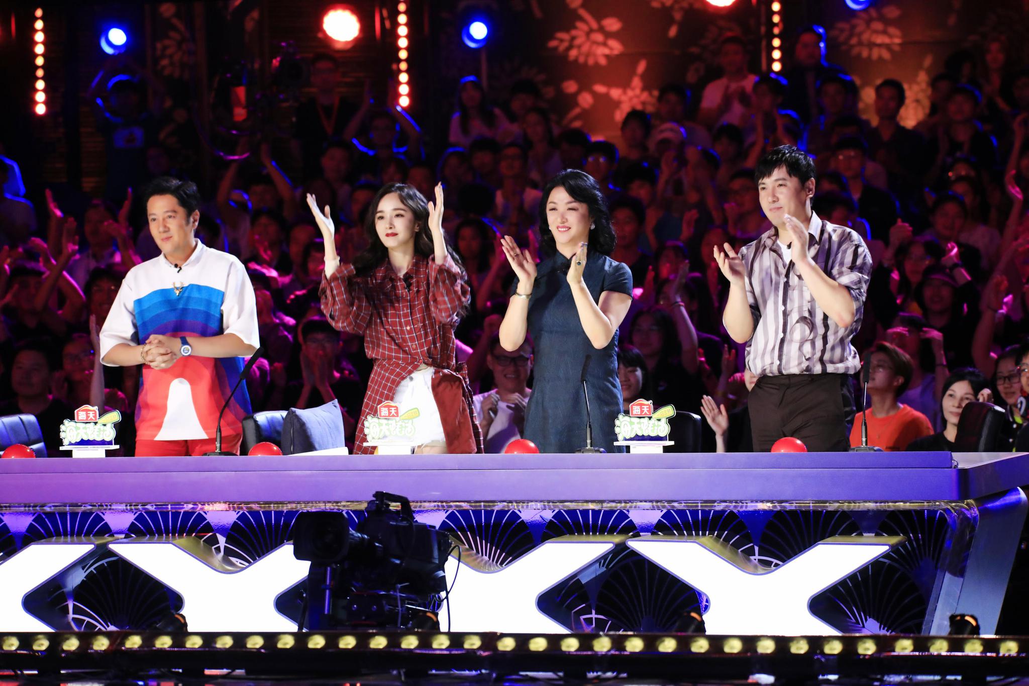 《中国达人秀》迎硬核表演!高燃无人机大秀引杨幂蔡国庆"泪奔"