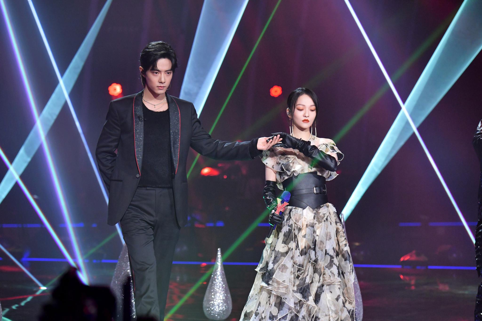 《我们的歌》肖战再突破尝试高燃曲风 大漠风情刘宇宁敲"战"鼓