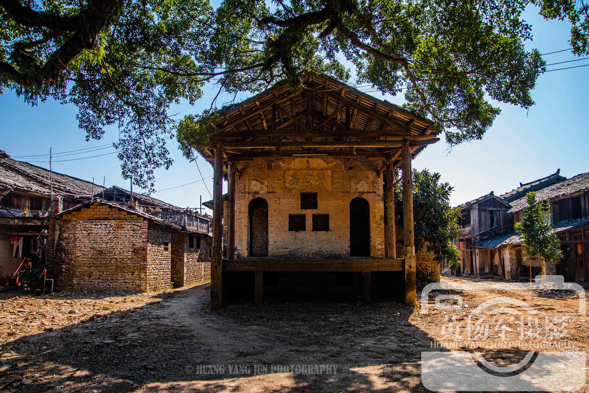 广东始兴县周前古村的老屋,被列为中国传统村落古韵很浓,看咋样