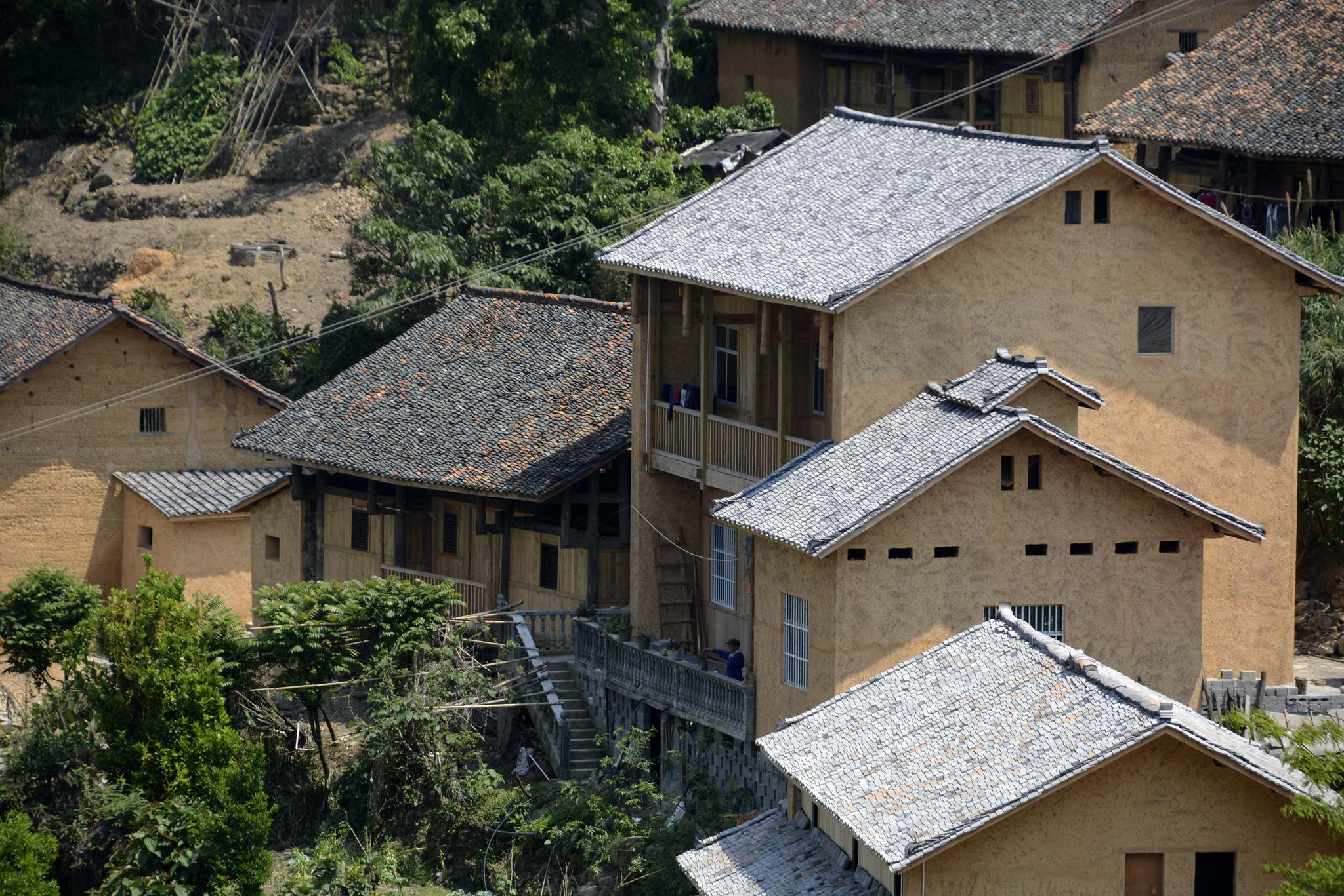 活化石|吊脚楼|布依族_新浪新闻