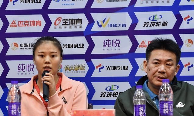 苏沪战秦思宇头发触网遭裁判无视 此前张常宁曾因此丢分