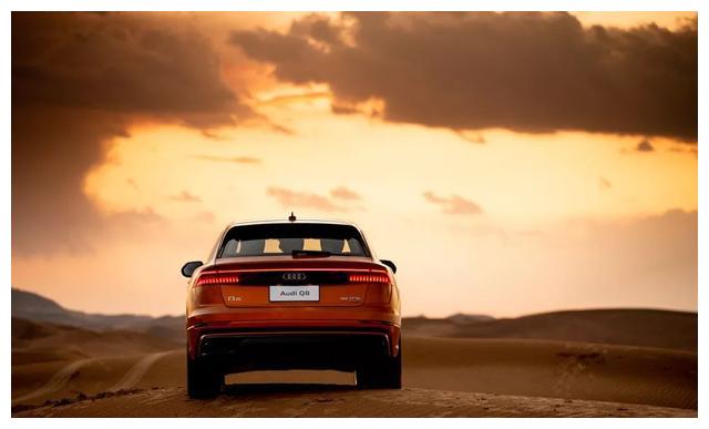 开着百万级豪华SUV冲沙是什么感觉?奥迪Q8: