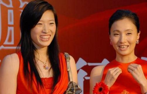 羽毛球冠军鲍春来退役后过得如何拥美貌女友今已进入娱乐圈