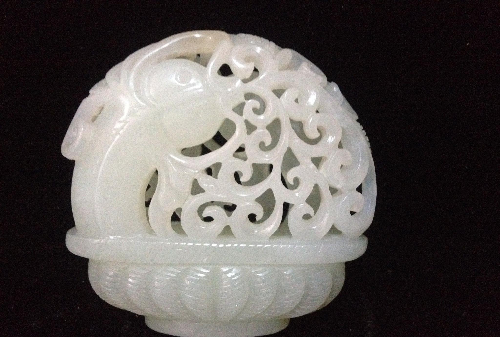 古代玉雕香囊,美轮美奂,丝丝缕缕充盈着千年古雅韵味