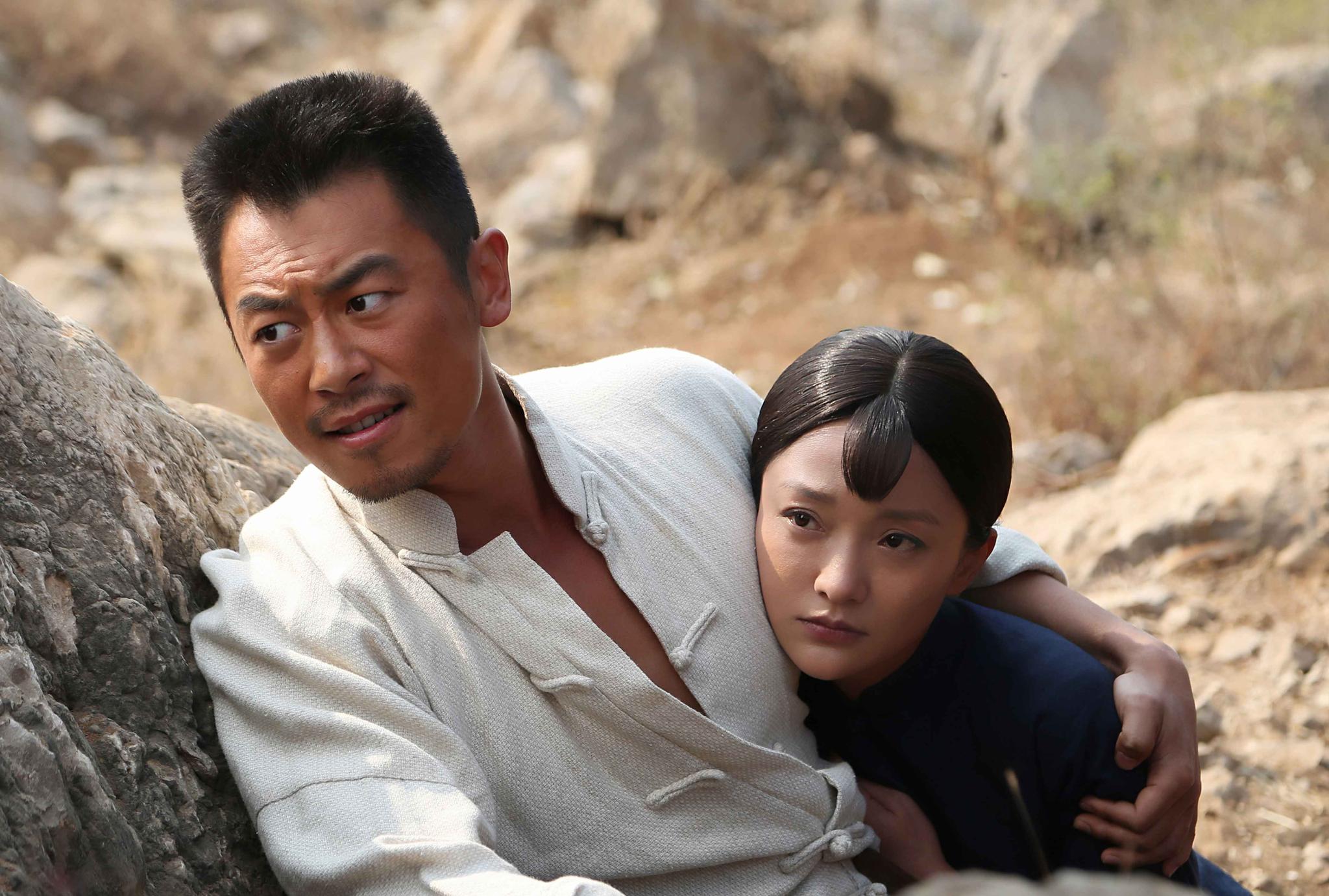 罗晋单臂抱,朱亚文单臂抱,林更新单臂抱,都比不过图4的单臂抱