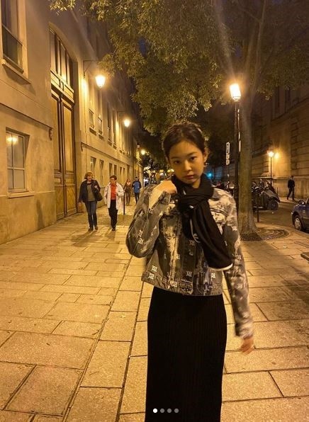 Blackpink金智妮以海外街道为背景公开像写真照片一样的日常照片 即时尚 Blackpink金智妮以海外街道为背景公开像写真照片一样的日常照片 即时尚