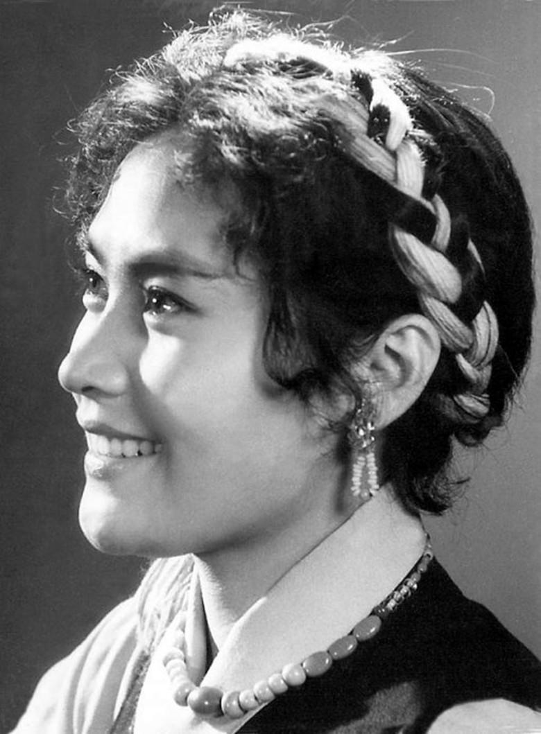 宋晓英,中国电影女演员.生于吉林白城.