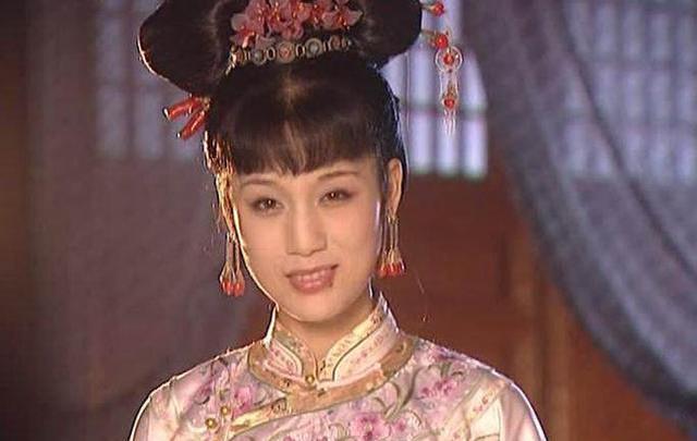 中她惨死马桶堆中,而剧外她还有这样一个特殊身份|康熙王朝|李建群
