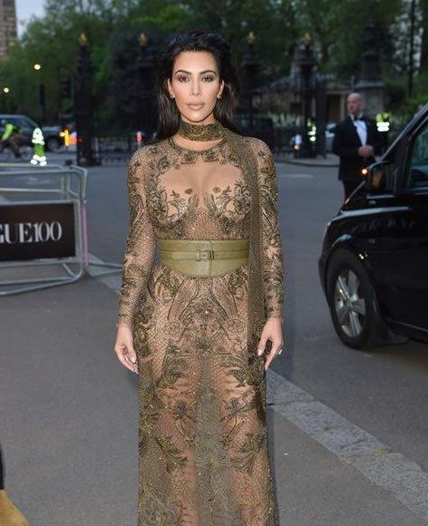 早期出活动的金·卡戴珊,穿着真的太大胆了,"全身透视装"亮相