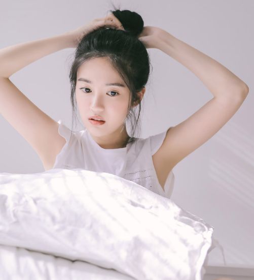 汤梦佳丸子头清纯可爱,清新写真,是梦中女神的样子