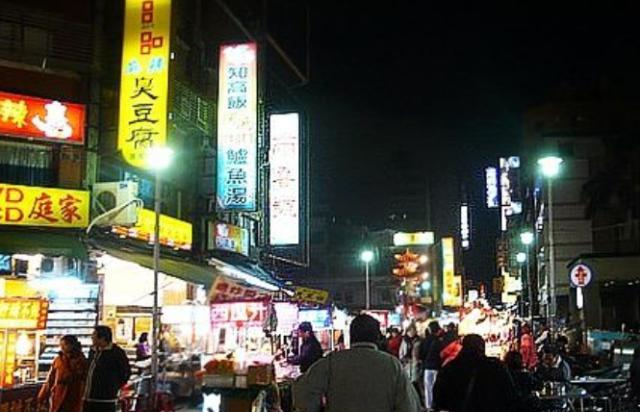 武汉有一条小吃街，堪称“购物者的天堂”，网友：比户部巷还好吃