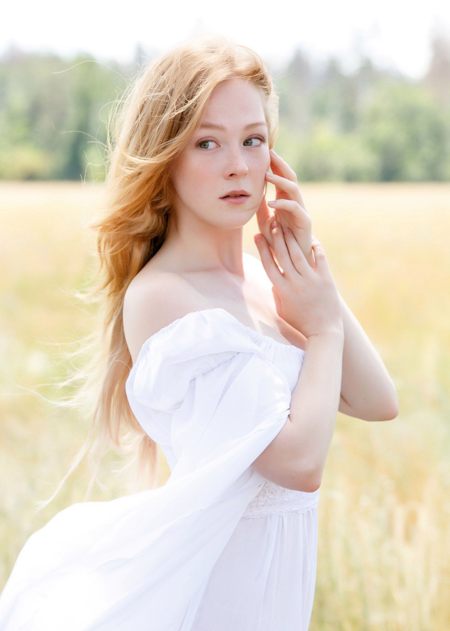 尤利娅是一位英俄混血模特,是一位将古典与英伦气质完美融合为一体的