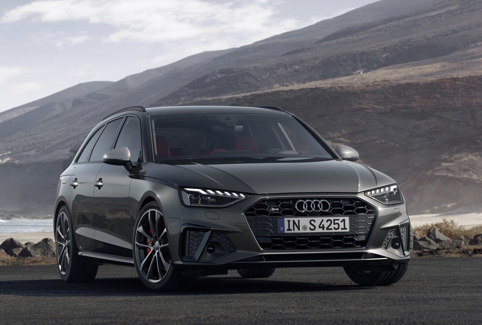 正面刚宝马新3系奥迪a4家族发布中期改款车型一场好戏