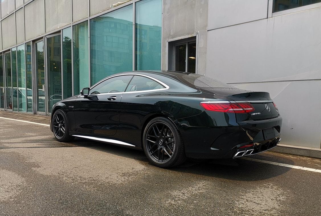 2019款奔驰s63amg轿跑它是一台高性能版的s级轿跑车
