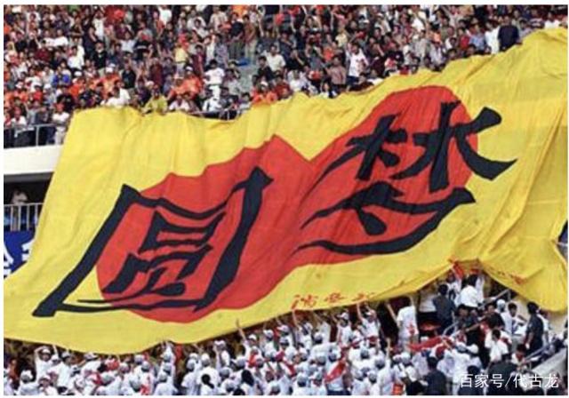 中国足球又添耻辱!两队上演惊天群殴 有人倒地