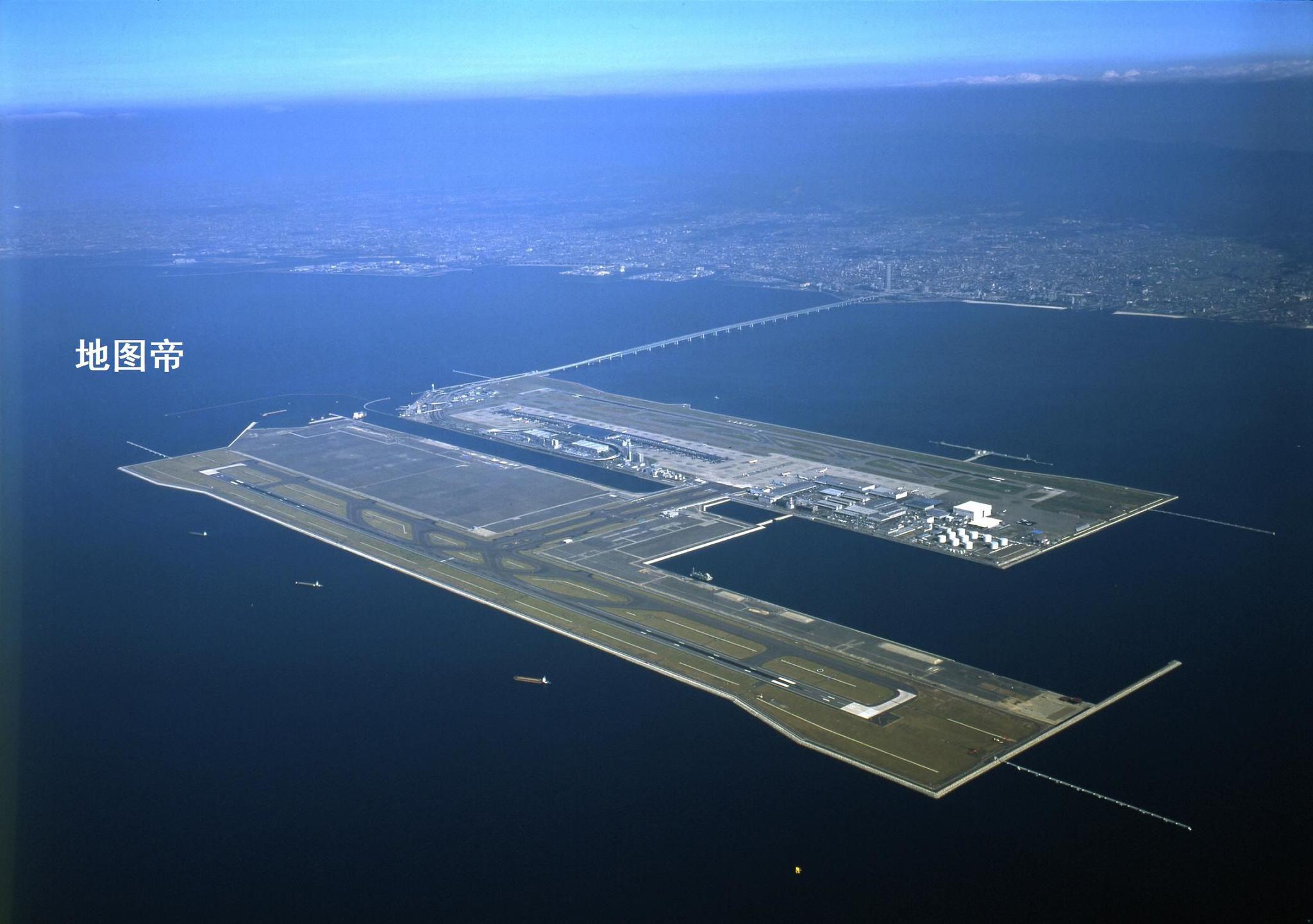 航拍日本大阪湾一个人工岛,机场建在上面节省土地