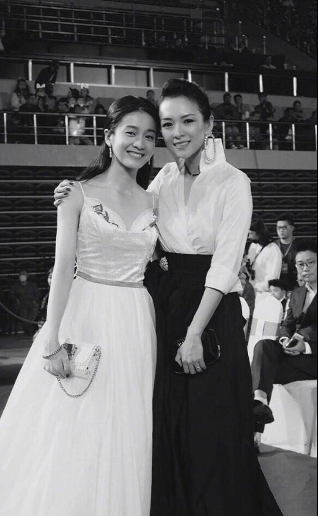 张雪迎和章子怡一同出行关系好网友她的资源不用愁了