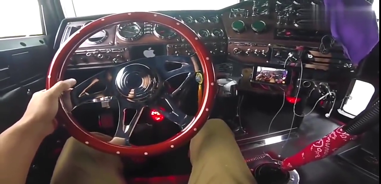 第一视角:直观方式带新手学习自动挡车起步步骤