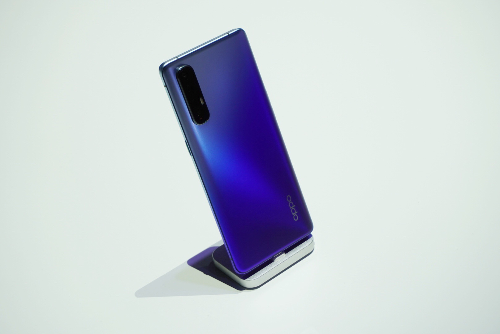 90hz高感曲面屏顺滑,oppo reno3 真机图赏|像素|屏幕|售价_新浪新闻