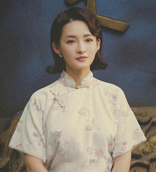 李沁18岁出道,出演了《红楼梦》《建党伟业》《致青春·原来你还在