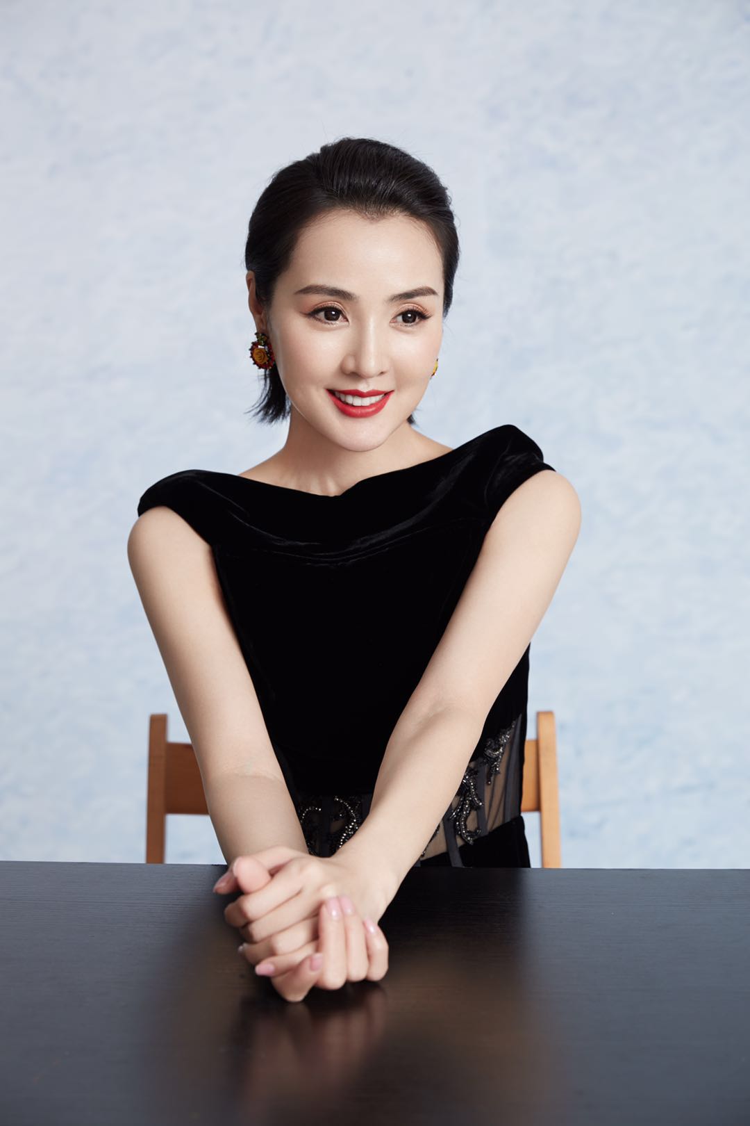 姜宏波民国造型演绎"最美妈妈" 气质复古眉眼如画|民国|姜宏波|气质_