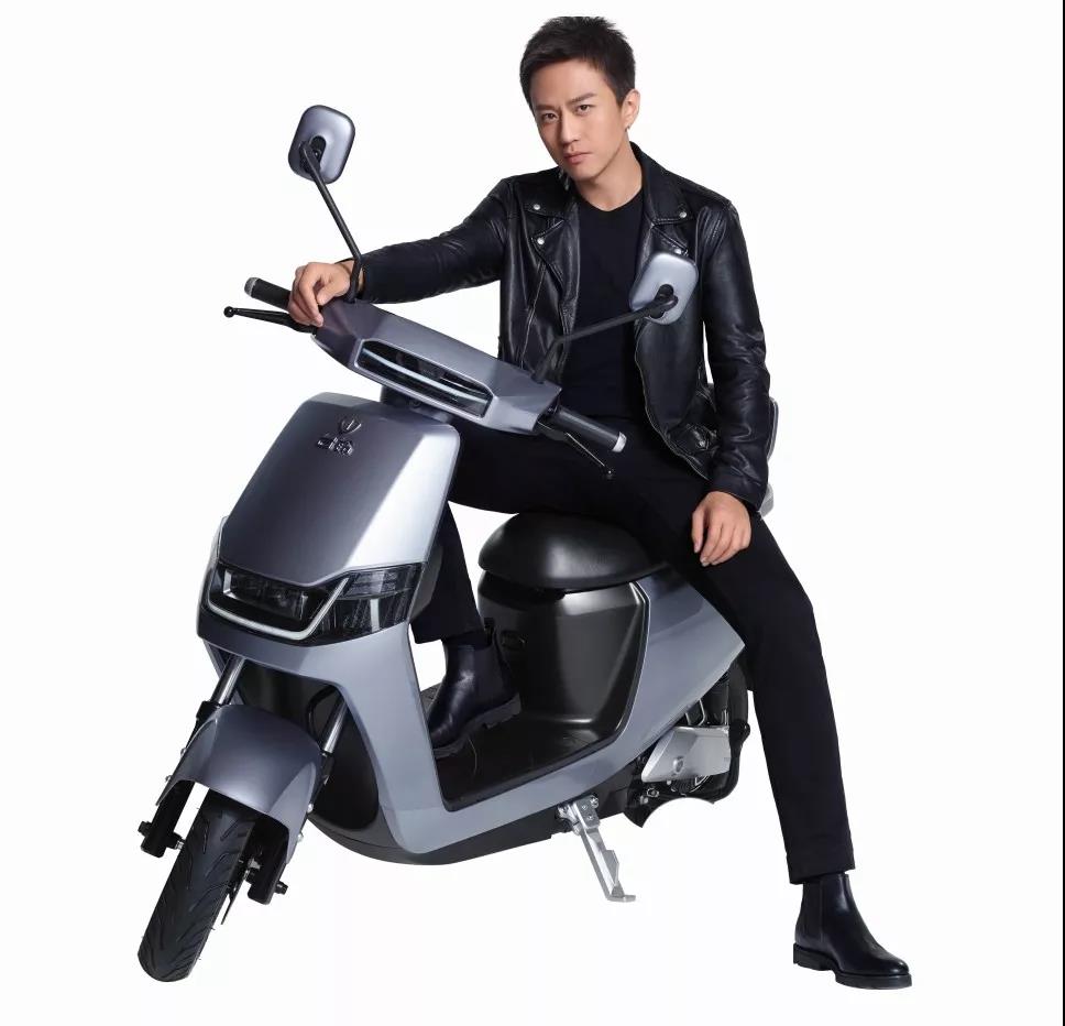 台铃2019年旗舰新品,180km专业级智驱电摩,台铃电动车代言人邓超同款