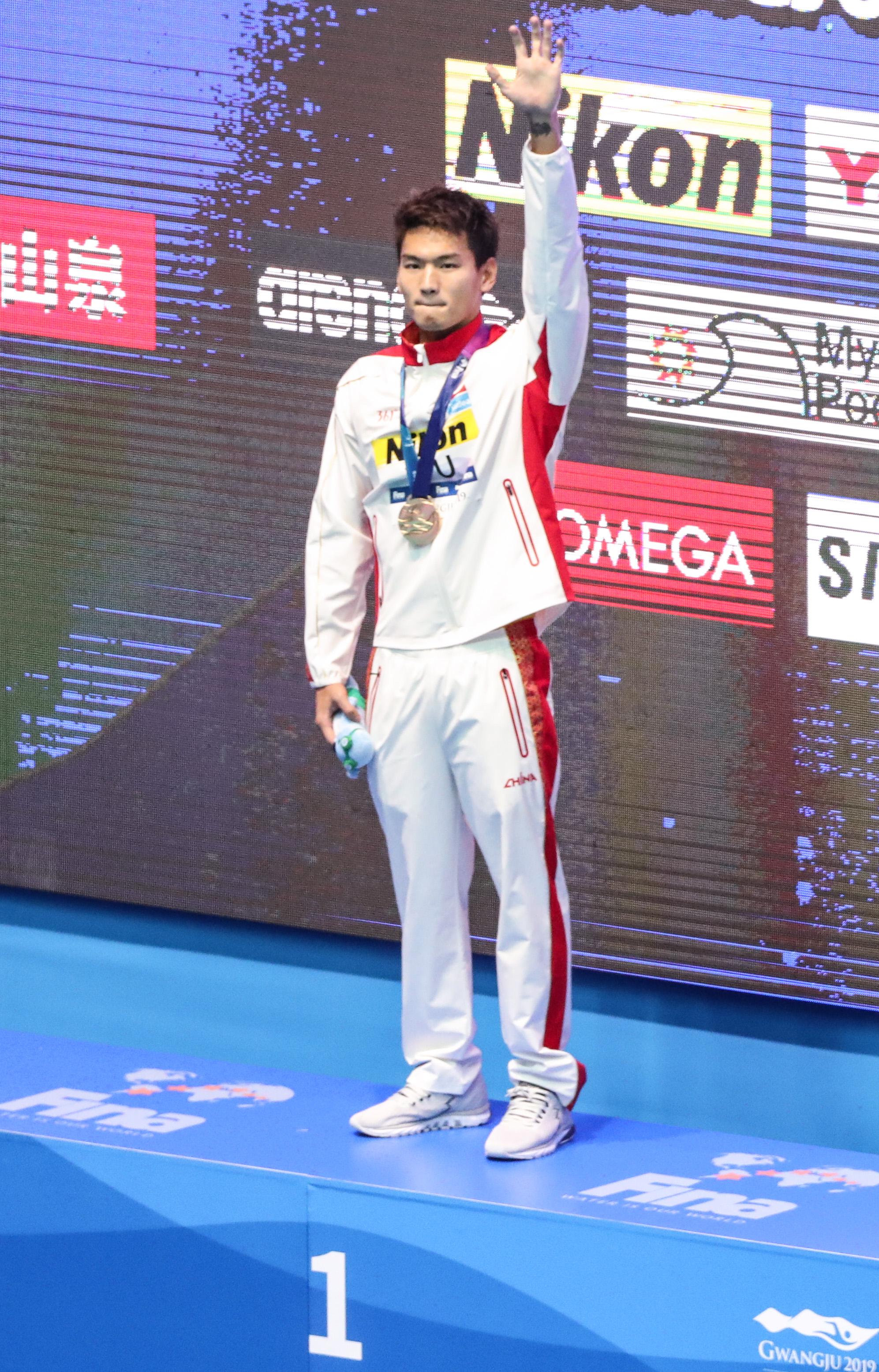 游泳男子100米仰泳徐嘉余夺金