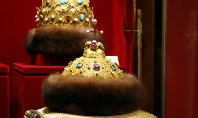 古代尼泊尔匈牙利圣冠(12世纪)孝明天皇冕冠神圣罗马帝国的王冠(11