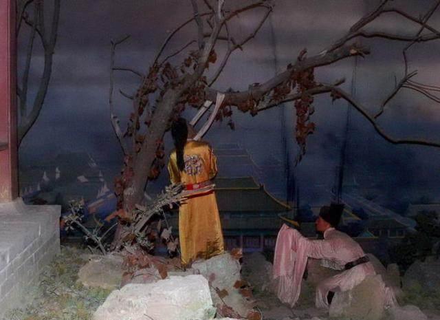 崇祯上吊后,李自成将其置于东华门外,此人带上两样东西去祭奠