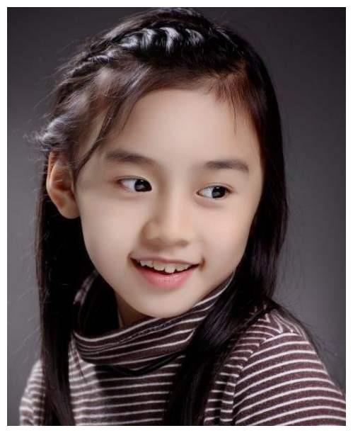 孙怡的女儿乐童当初乖巧可爱仅10岁却满满的女神范儿