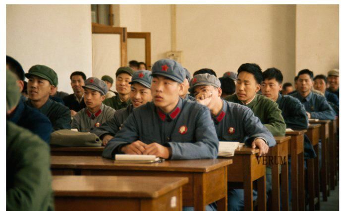 老照片:70年代初期的工农兵大学生,一代人的青春回忆