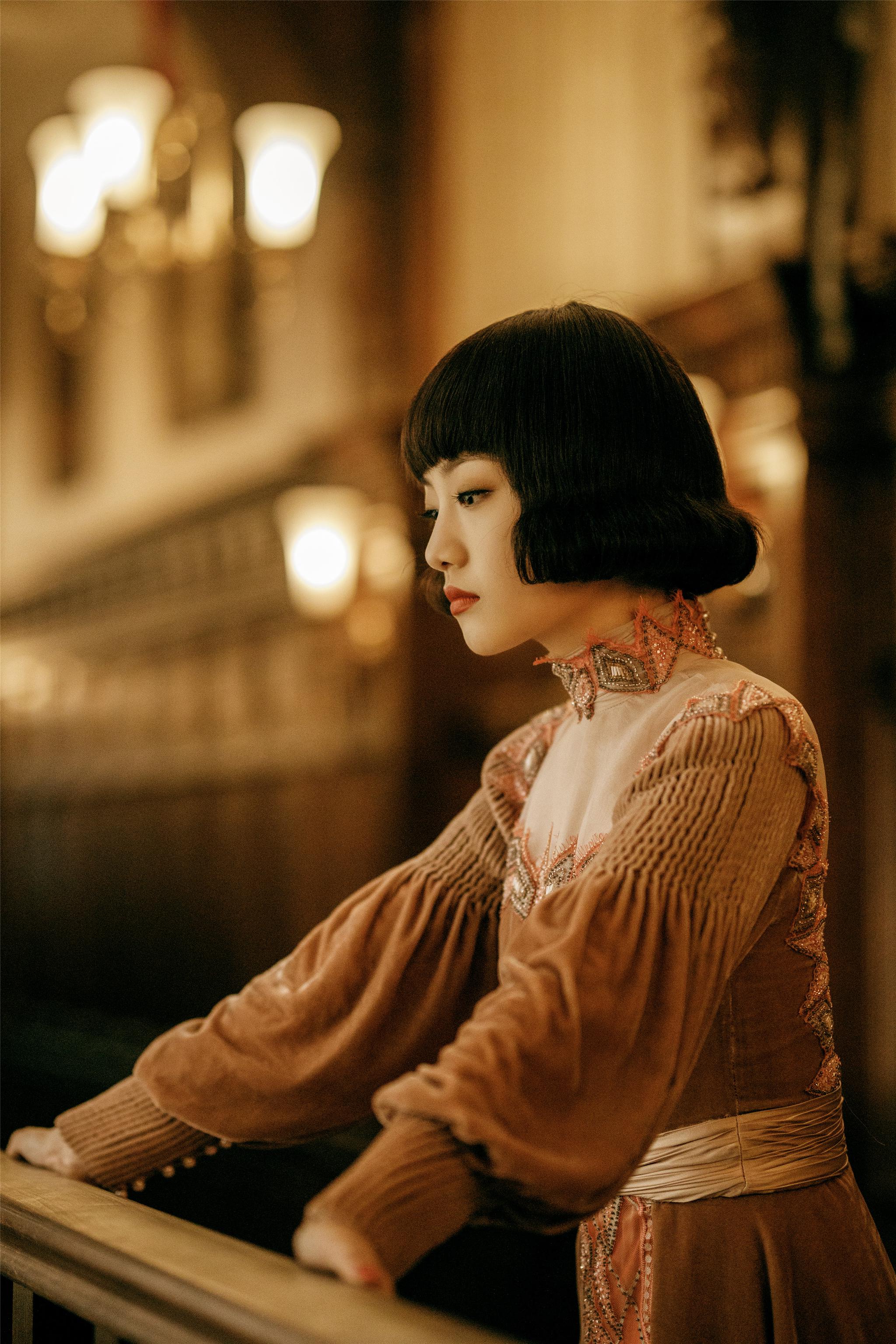 吴佳怡新剧开播 与许凯互怼引爆笑点