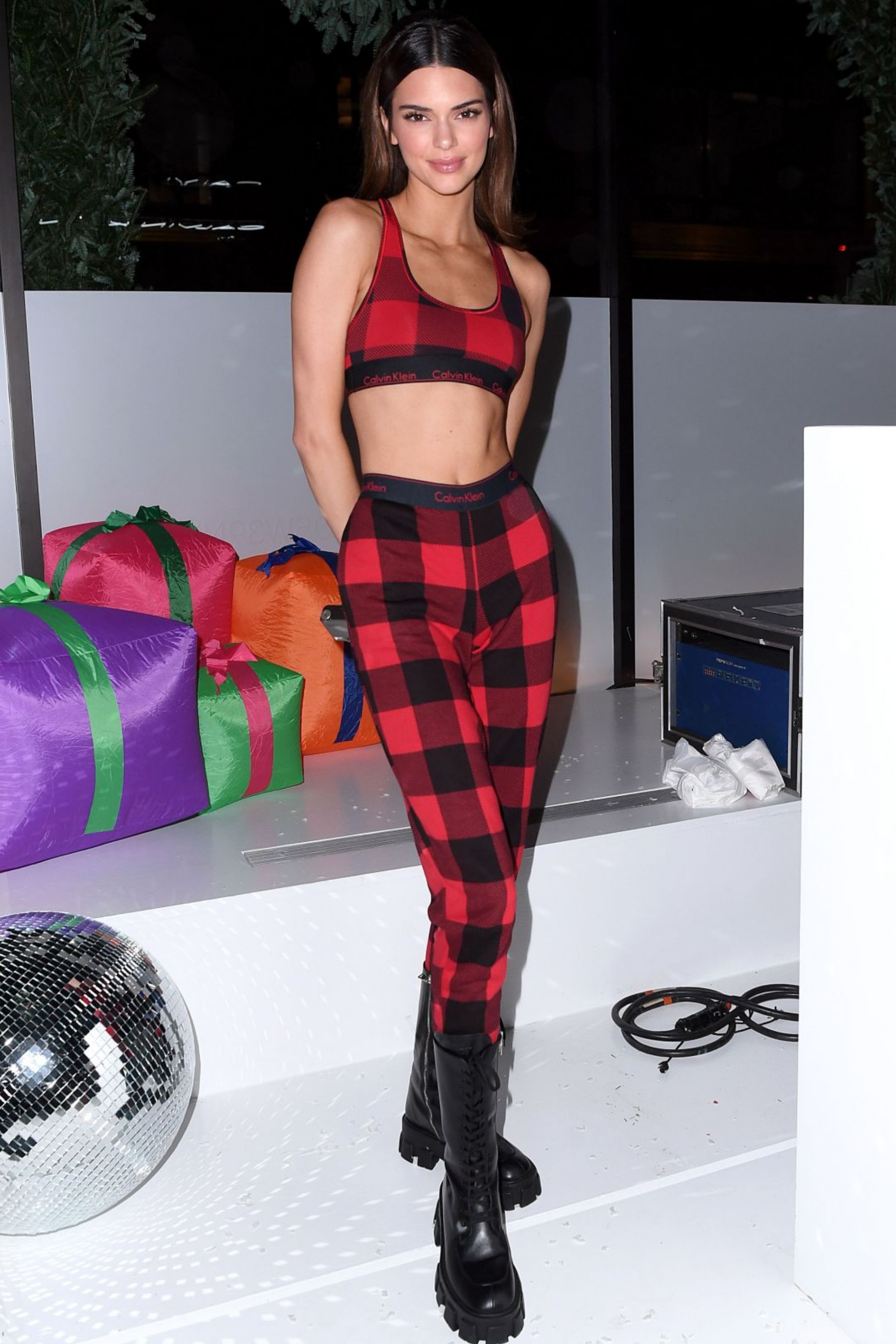 肯达尔·詹娜出席calvin klein派对,造型青春靓丽,活力十足