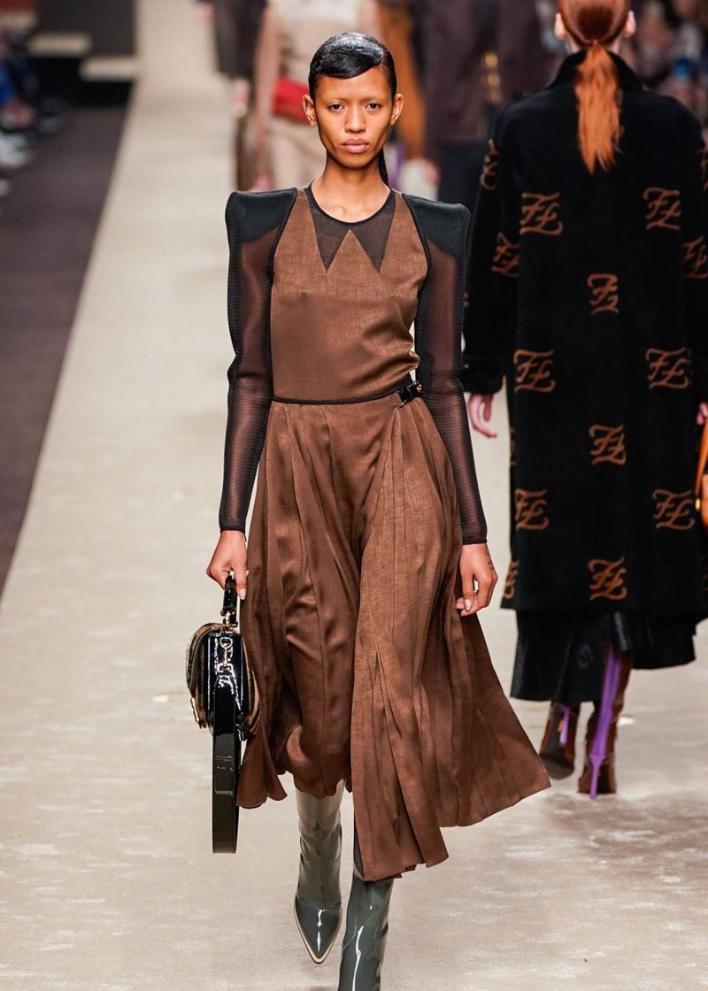 fendi2019/20秋冬高級成衣女裝發佈會_女裝秀