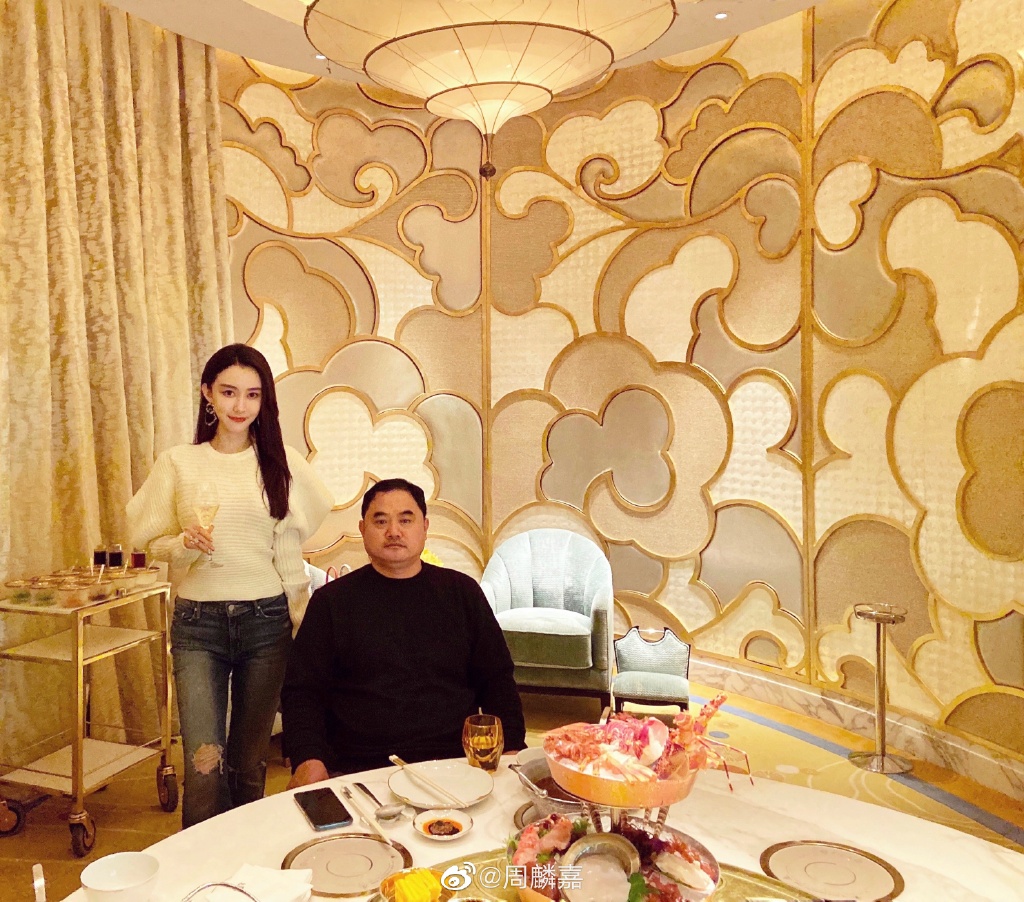 网红美女周麟嘉迷人写真美照欣赏
