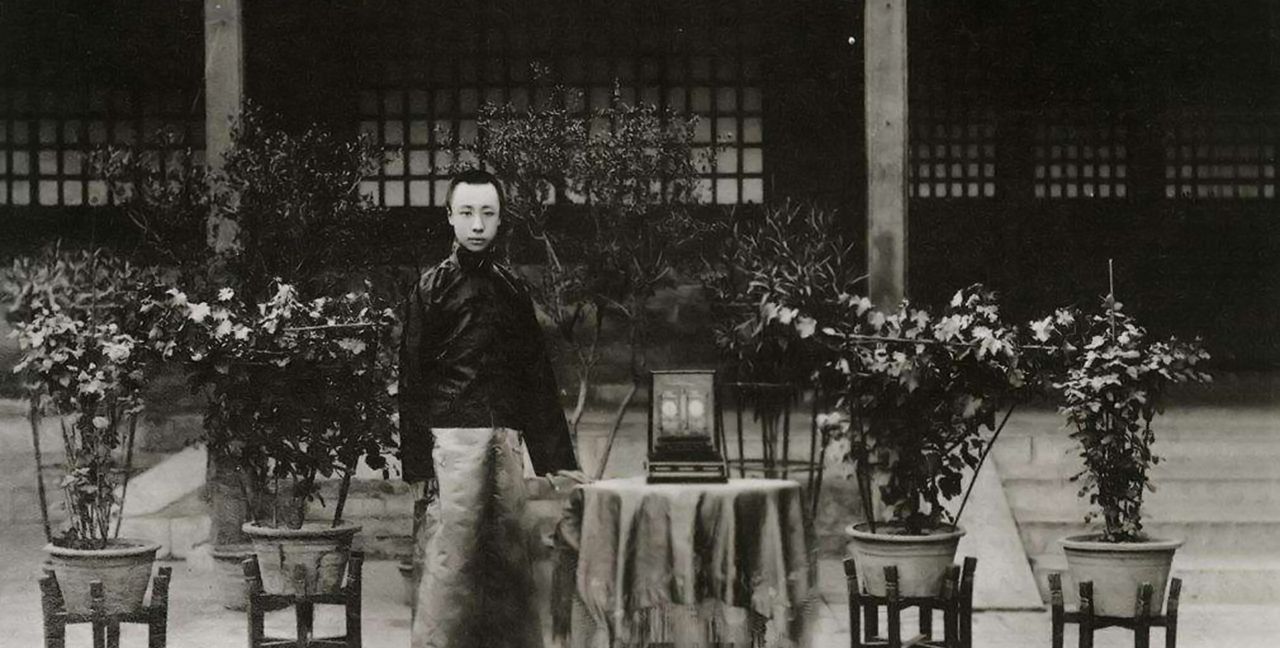 溥仪珍贵老照片：从小到老，从皇帝被改造成平民，一生传奇！|张勋_新浪新闻